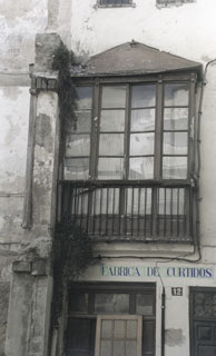 Fachada edificio en la Plaza del Autor